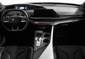 Подержанный автомобиль Changan UNI-V 2024 года (14 фото)