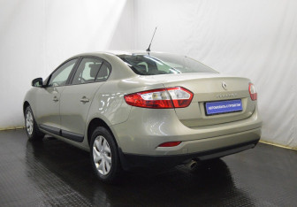 Подержанный автомобиль Renault Fluence 2013 года (7 фото)