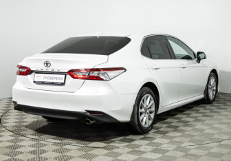 Подержанный автомобиль Toyota Camry Sedan 2022 года (5 фото)