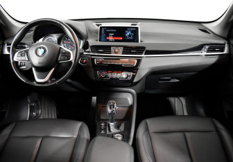 Подержанный автомобиль BMW X1 2021 года (11 фото)