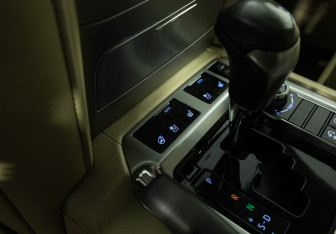 Подержанный автомобиль Toyota Land Cruiser Suv 2015 года (21 фото)