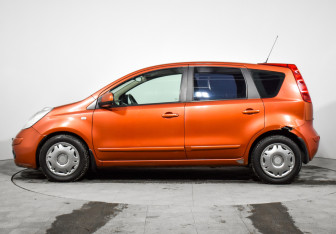 Подержанный автомобиль Nissan Note 2008 года (8 фото)