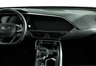 Подержанный автомобиль Geely Tugella 2023 года (14 фото)