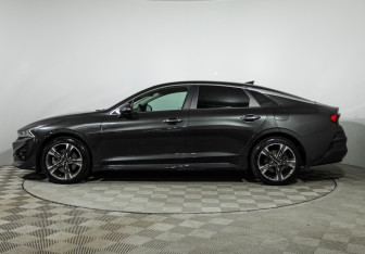 Подержанный автомобиль Kia K5 2020 года (8 фото)