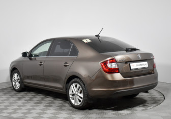 Подержанный автомобиль Skoda Rapid Liftback 2018 года (7 фото)