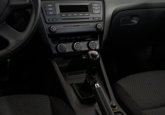 Подержанный автомобиль Skoda Octavia Liftback 2014 года (12 фото)