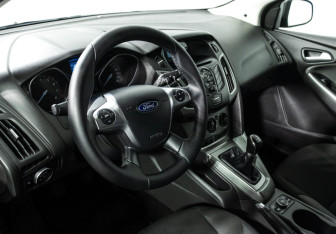 Подержанный автомобиль Ford Focus Hatchback 2013 года (11 фото)