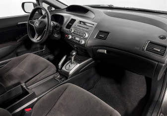 Подержанный автомобиль Honda Civic Sedan 2007 года (18 фото)