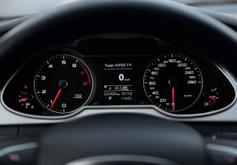 Подержанный автомобиль Audi A4 Sedan 2015 года (16 фото)
