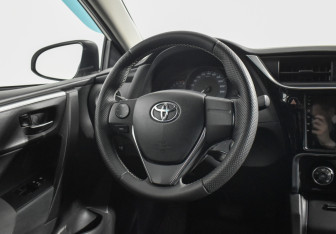 Подержанный автомобиль Toyota Corolla Sedan 2016 года (14 фото)