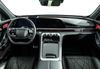 Подержанный автомобиль Exeed RX 2023 года (13 фото)