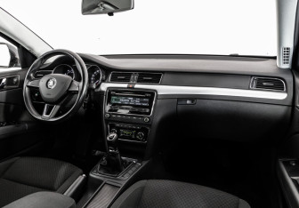 Подержанный автомобиль Skoda Superb Liftback 2014 года (9 фото)