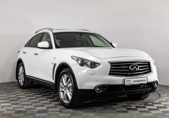 Подержанный автомобиль Infiniti QX70 2013 года (3 фото)