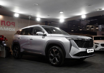 Новый Geely Atlas 2025 (2 фото)