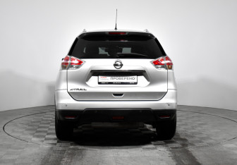 Подержанный автомобиль Nissan X-Trail 2015 года (6 фото)