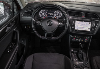 Подержанный автомобиль Volkswagen Tiguan 2017 года (12 фото)