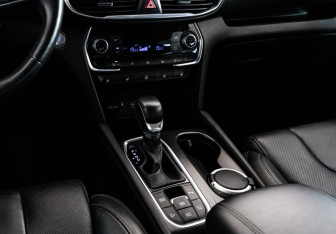 Подержанный автомобиль Hyundai Santa Fe 2019 года (12 фото)