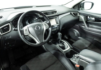 Подержанный автомобиль Nissan Qashqai 2018 года (11 фото)