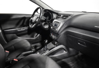 Подержанный автомобиль Kia Rio Sedan 2015 года (12 фото)