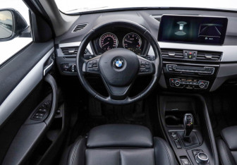 Подержанный автомобиль BMW X1 2018 года (12 фото)