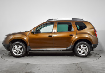 Подержанный автомобиль Renault Duster 2012 года (8 фото)