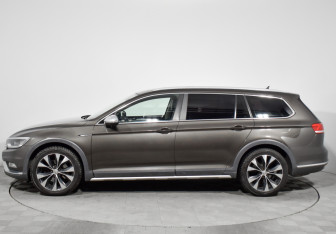 Подержанный автомобиль Volkswagen Passat Wagon 2017 года (8 фото)