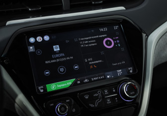 Подержанный автомобиль Chevrolet Bolt 2017 года (14 фото)