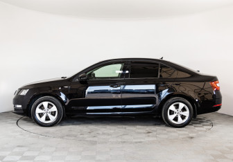 Подержанный автомобиль Skoda Octavia Liftback 2019 года (8 фото)