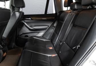 Подержанный автомобиль BMW X3 2011 года (10 фото)