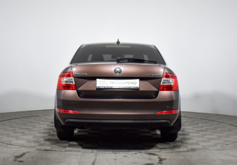 Подержанный автомобиль Skoda Octavia Liftback 2014 года (6 фото)