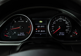 Подержанный автомобиль Audi Q7 2012 года (12 фото)