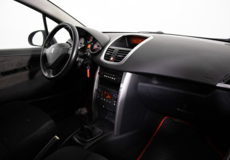 Подержанный автомобиль Peugeot 207 Hatchback 2007 года (10 фото)
