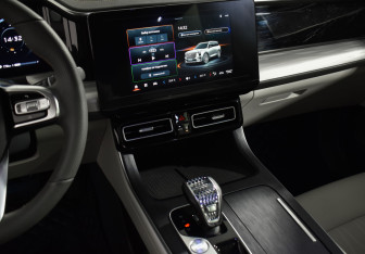 Подержанный автомобиль GAC GS8 2023 года (17 фото)