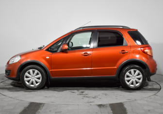 Подержанный автомобиль Suzuki SX4 Hatchback 2011 года (8 фото)