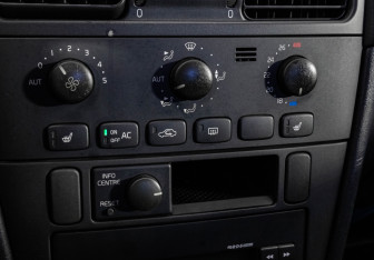 Подержанный автомобиль Volvo S40 2001 года (13 фото)