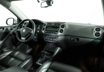 Подержанный автомобиль Volkswagen Tiguan 2010 года (9 фото)