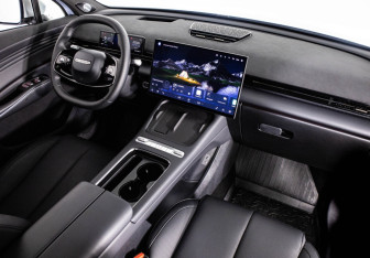 Подержанный автомобиль Omoda C7 2025 года (18 фото)