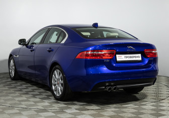 Подержанный автомобиль Jaguar XE 2016 года (7 фото)