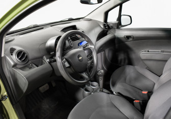 Подержанный автомобиль Chevrolet Spark 2013 года (9 фото)