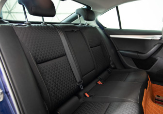 Подержанный автомобиль Skoda Octavia Liftback 2016 года (12 фото)