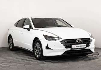Подержанный автомобиль Hyundai Sonata 2021 года (3 фото)