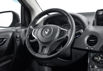 Подержанный автомобиль Renault Koleos 2013 года (15 фото)