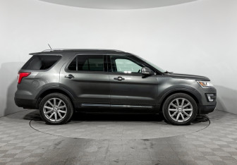 Подержанный автомобиль Ford Explorer 2017 года (4 фото)