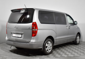 Подержанный автомобиль Hyundai Grand Starex 2017 года (5 фото)