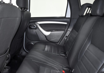 Подержанный автомобиль Nissan Terrano 2017 года (12 фото)