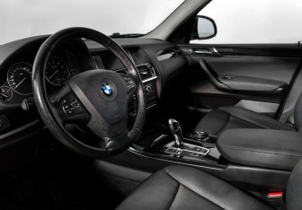 Подержанный автомобиль BMW X3 2015 года (9 фото)