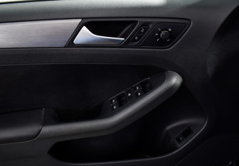 Подержанный автомобиль Volkswagen Jetta Sedan 2014 года (18 фото)