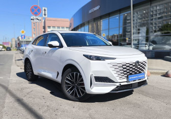 Подержанный автомобиль Changan UNI-K 2023 года (3 фото)