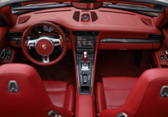 Подержанный автомобиль Porsche 911 Convertible 2013 года (22 фото)