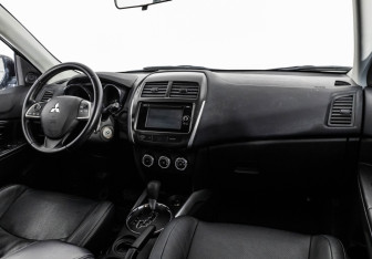 Подержанный автомобиль Mitsubishi ASX 2013 года (9 фото)
